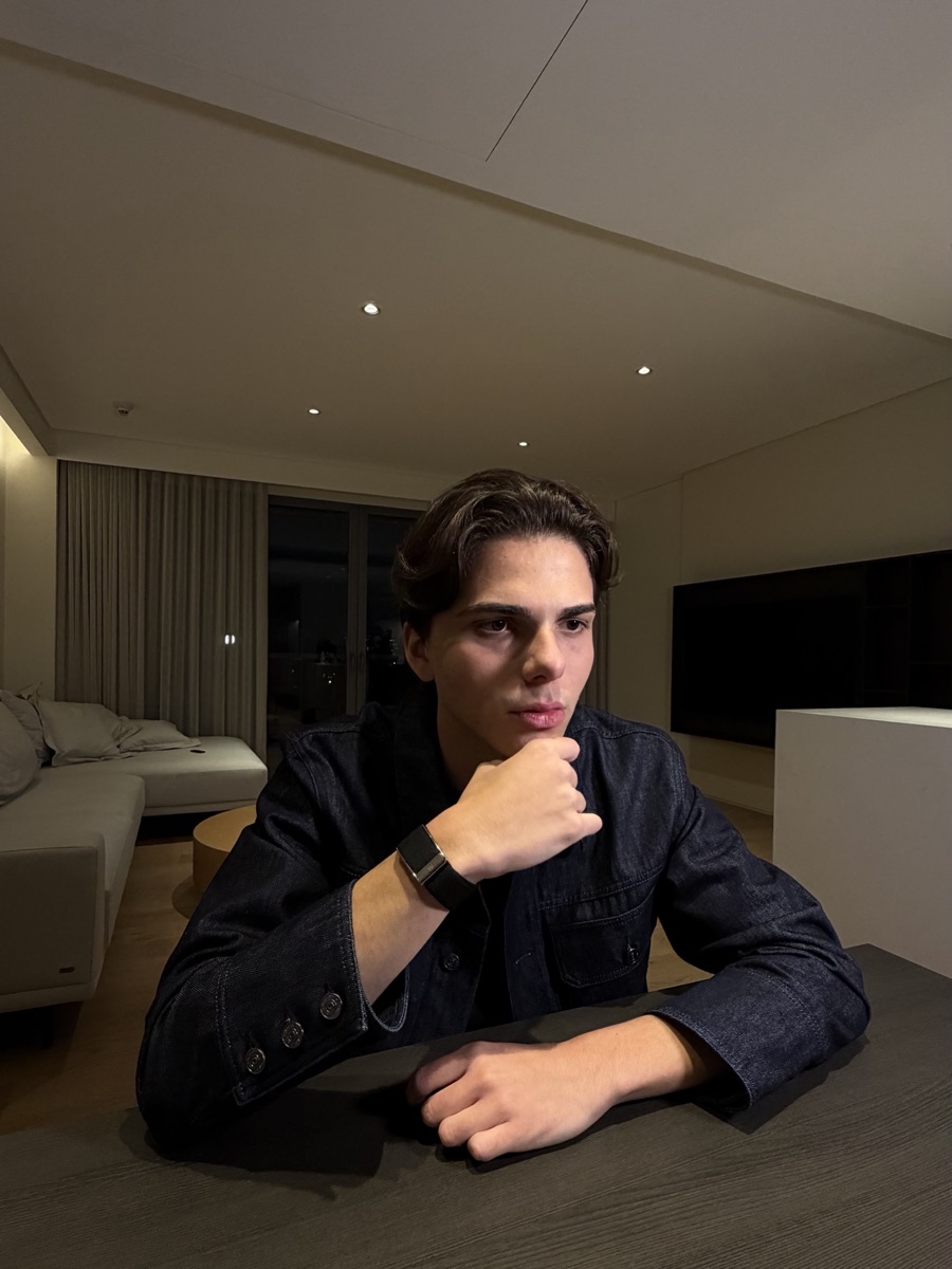 Enrico Delafiori à mesa