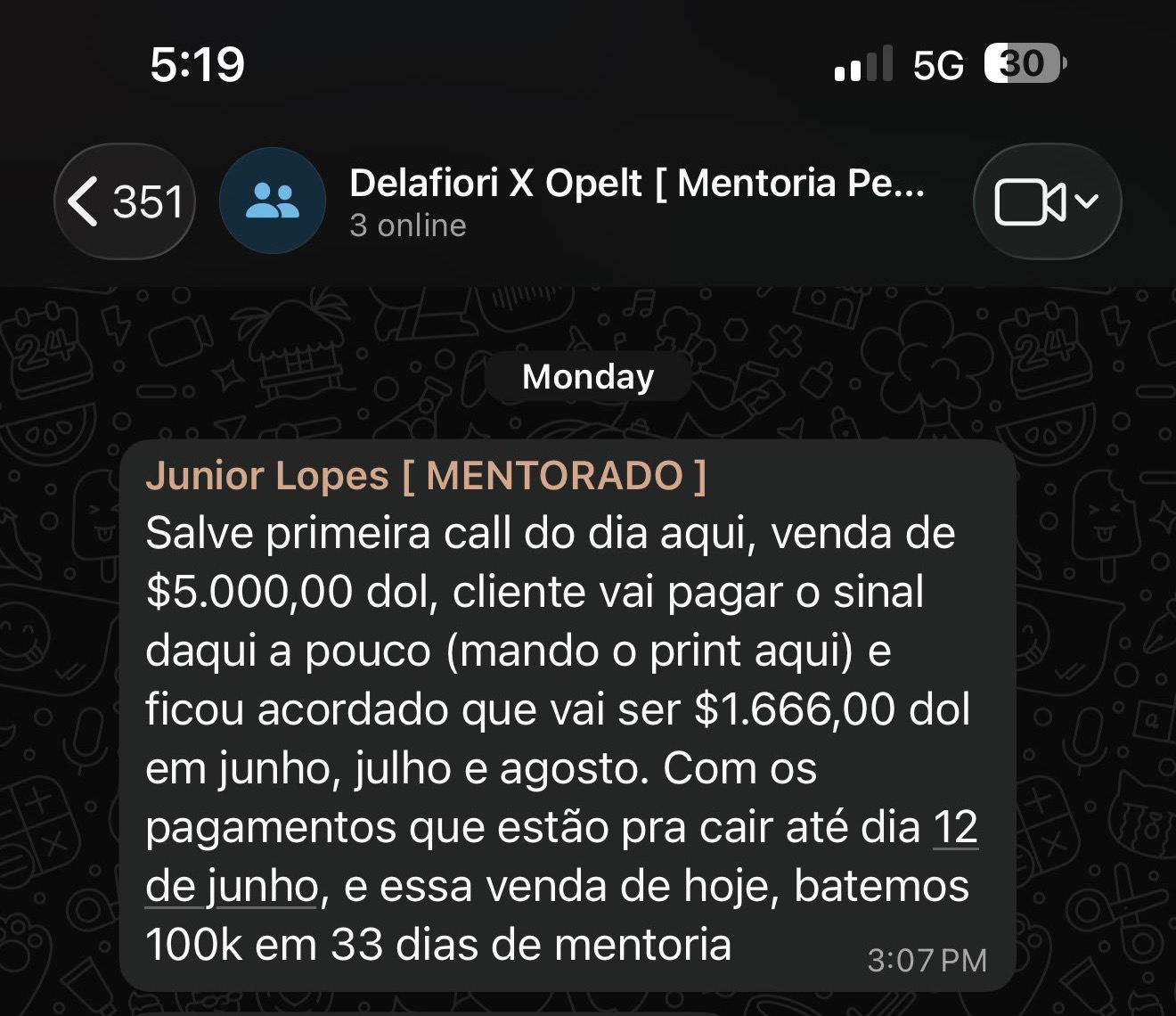 Mensagem do Junior no grupo da mentoria: venda de US$&nbsp;5 mil e 100k em 33 dias
